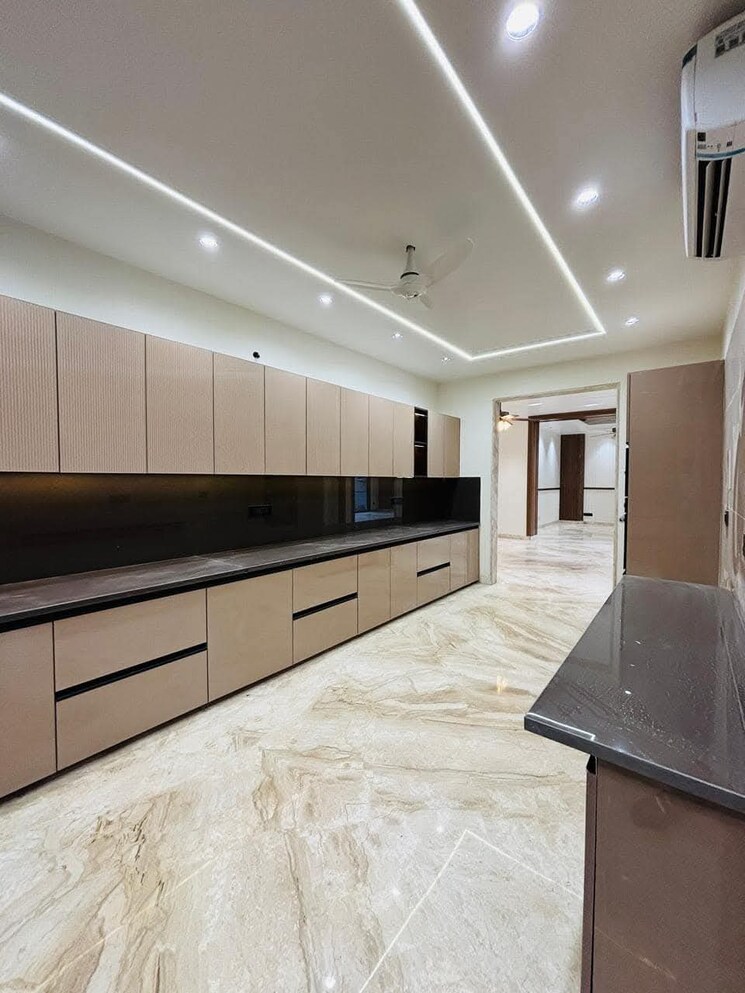 Kitchen, unitech-south-city-1 4 Bedroom 500 Sq.Yd. Builder Floor In South City 1 Gurgaon 8447381