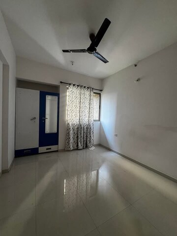 Room in 2 BHK Apartment at Lodha Splendora Phase II, Ghodbunder Road – for Rent