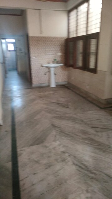 Room in 1 BHK Builder Floor at Sector 26 – for Rent
