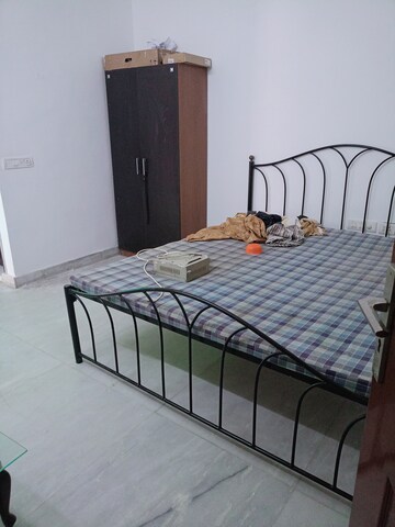 Bedroom in 3 BHK Builder Floor at Sector 43 – for Rent