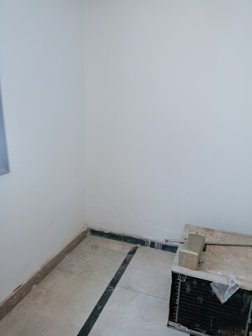 Room in 3 BHK Builder Floor at Sector 43 – for Rent