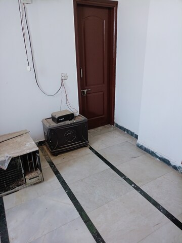 Living Room in 3 BHK Builder Floor at Sector 43 – for Rent