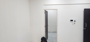 Room in 3 BHK Apartment at Mulund West – for Rent