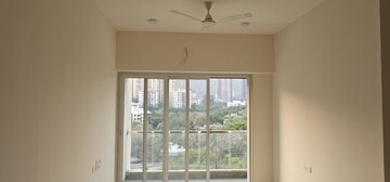Room in 3 BHK Apartment at Mulund West – for Rent
