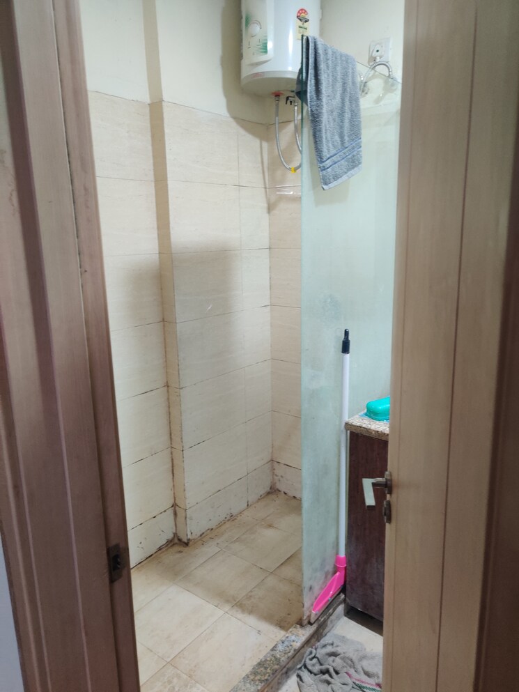 Bathroom, dlf-express-greens 4 Bedroom 2230 Sq.Ft. Apartment In Manesar Sector 1a Gurgaon 8447478
