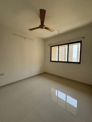 Room in 2 BHK Apartment at Lodha Splendora Platino, Ghodbunder Road – for Rent