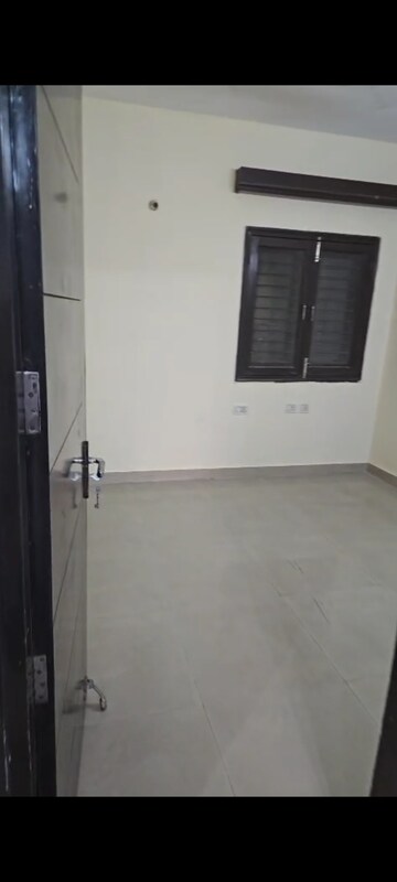 Room in 2.5 BHK Apartment at RPS Savana, Sector 88 – for Rent