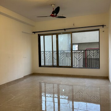 Room in 2 BHK Apartment at Ghatkopar East – for Rent