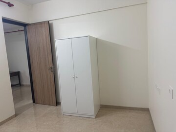 Room in 2 BHK Apartment at Dosti Eastern Bay, Wadala – for Rent