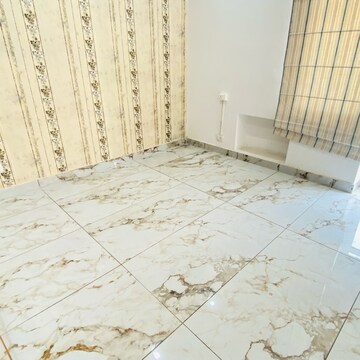 Room in 3 BHK Builder Floor at DLF Hyde Park, Mullanpur – for Rent