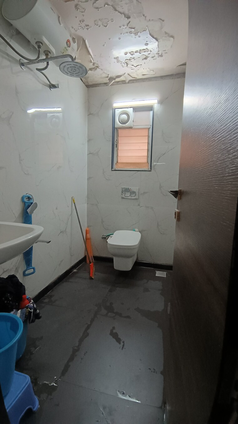 Bathroom, jairaj-lake-town 2 Bedroom 1150 Sq.Ft. Builder Floor In Katraj Pune 8447566