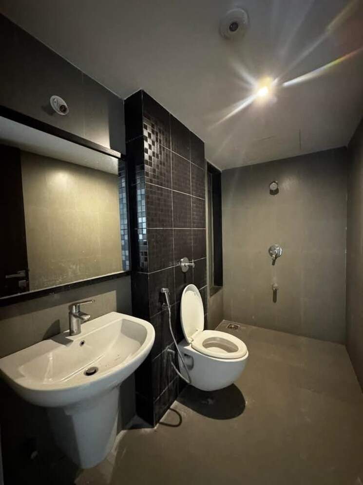 Bathroom, lodha-splendora-tierra 2 Bedroom 771 Sq.Ft. Apartment In Ghodbunder Road Thane 8447578
