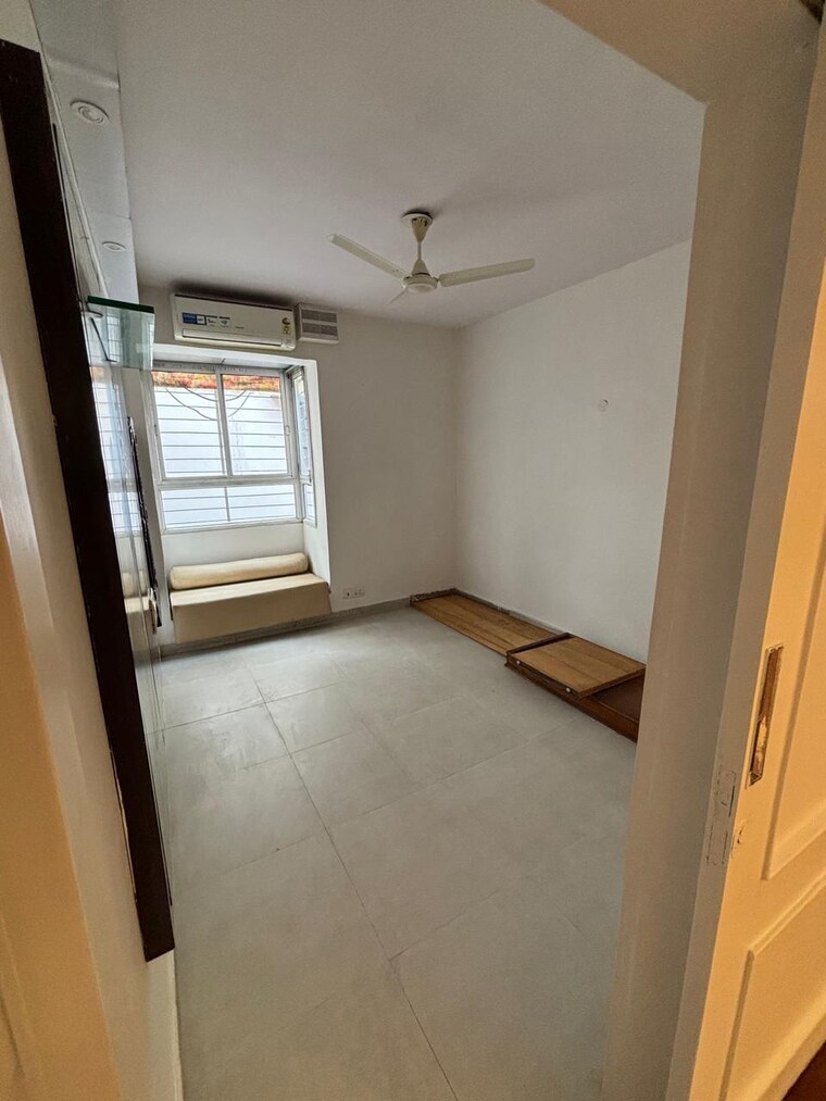 Room, pitampura 3 Bedroom 1500 Sq.Ft. Builder Floor In Pitampura Delhi 8447640