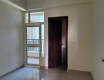 Room in 3.5 BHK Apartment at JKG Palm Court, Sector 16c Greater Noida – for Rent