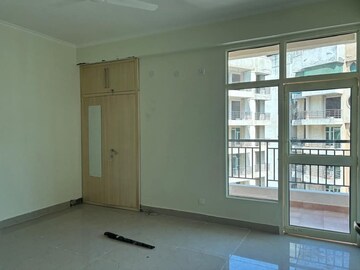 Room in 3.5 BHK Apartment at JKG Palm Court, Sector 16c Greater Noida – for Rent