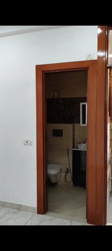 Furnished Amenities in 3 BHK Builder Floor at Indrapuram – for Sale