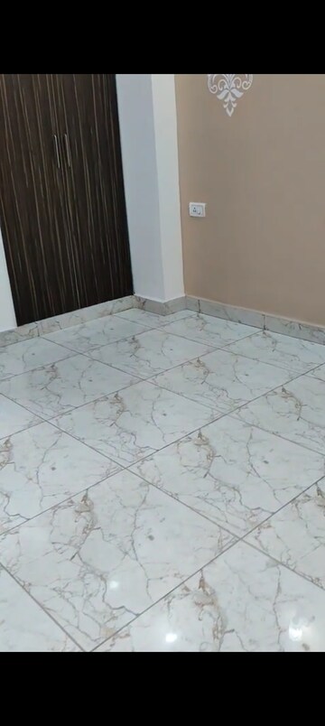 Room in 3 BHK Builder Floor at Indrapuram – for Sale