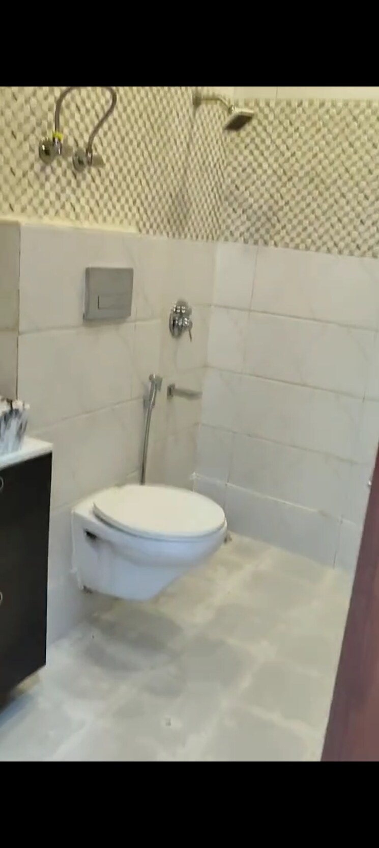 Bathroom, indrapuram 3 Bedroom 112 Sq.Mt. Builder Floor In Indrapuram Ghaziabad 8447674