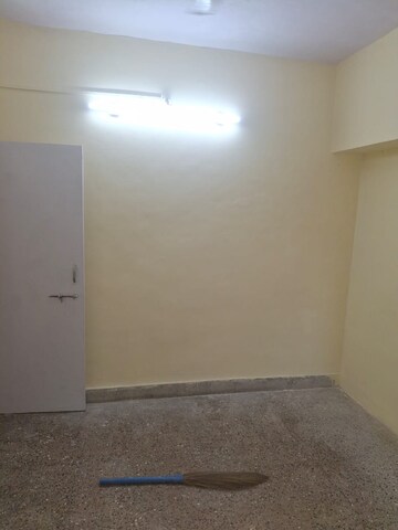Room in 2 BHK Apartment at Shukrawar Peth – for Rent