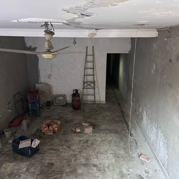  Parking, amar colony Commercial Office Space 900 Sq.Ft. In Amar Colony Delhi 8447804