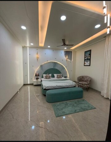 Room in 3 BHK Builder Floor at Sector 28 – for Rent