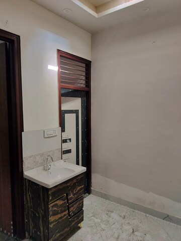 Room in 3 BHK Apartment at Value Infra Meadows Vista1, Raj Nagar Extension – for Rent