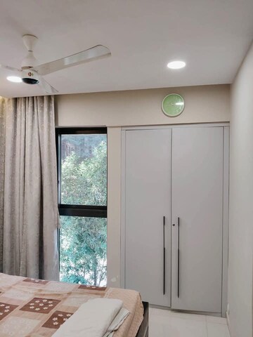 Room in 2 BHK Apartment at Ghodbunder Road – for Rent