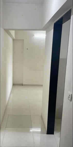 Bathroom in 1.5 BHK Apartment at Lodha Splendora Phase II, Ghodbunder Road – for Sale