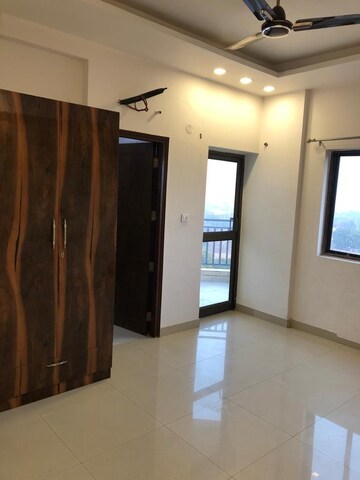 Room in 3 BHK Apartment at Ardee City Palm Grove Heights, Sector 52 – for Rent