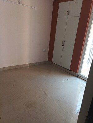 Room in 3 BHK Apartment at Amrapali Golf Homes, Sector 4, Greater Noida – for Sale