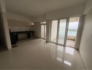 Room in 2 BHK Apartment at Kumar Parc Residences, Hadapsar – for Sale