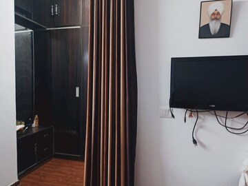 Furnished Amenities in 2 BHK Apartment at Ansal Sushant Estate, Sector 52 – for Rent