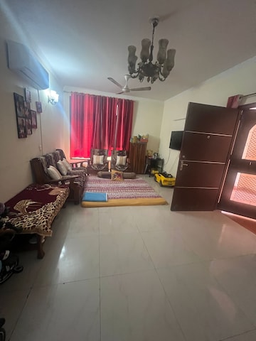 Living Room in 3 BHK Builder Floor at Ardee City, Sector 52 – for Rent