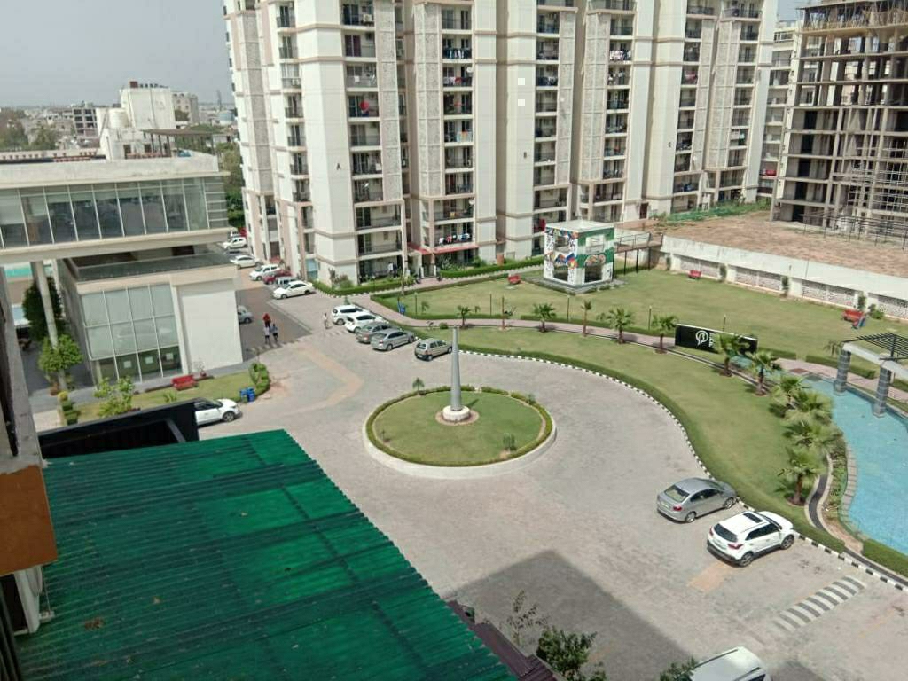 3.5 BHK + Servant Room Apartment For Sale in Paradigm Business Hermitage Park