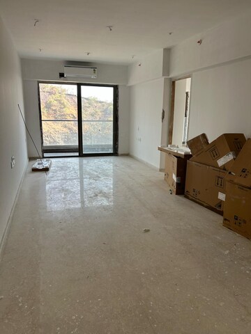 Room in 1 BHK Apartment at LnT Veridian, Powai – for Rent