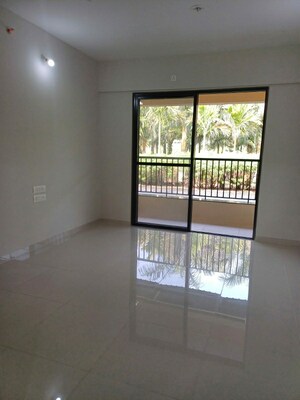 Room in 2.5 BHK Apartment at Magarpatta Riverview City Hornbill Heights, Loni Kalbhor – for Sale