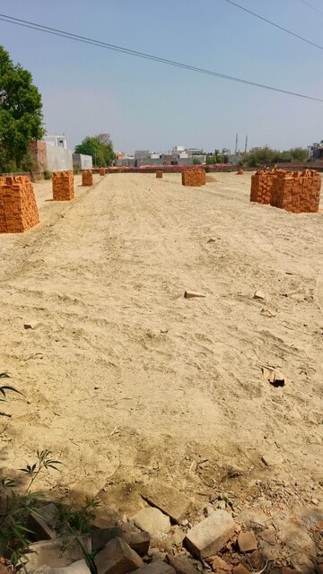  Plot For Sale in Jankipuram Extension