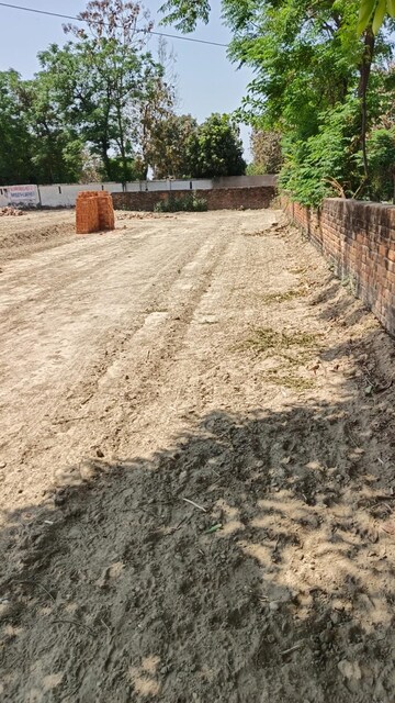  Plot – Exterior View View at Jankipuram Extension - for Sale