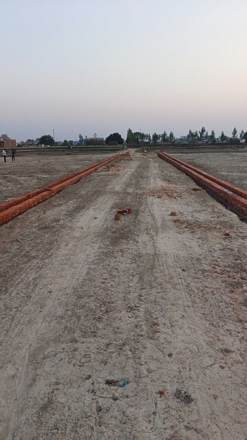  Plot – Exterior View View at Jankipuram Extension - for Sale