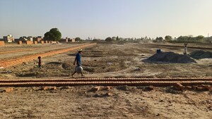  Plot – Exterior View View at Jankipuram Extension - for Sale