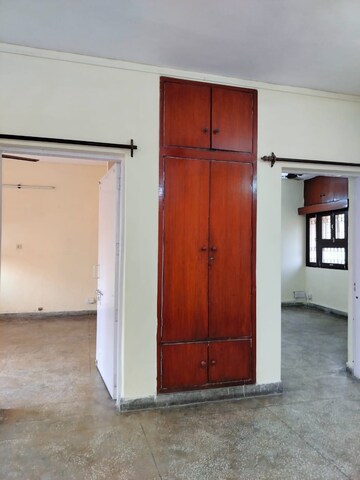 Room in 2 BHK Apartment at Sarita Vihar Pocket-J RWA, Sarita Vihar – for Rent