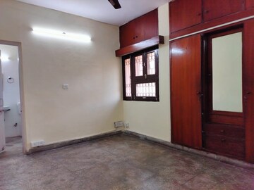 Room in 2 BHK Apartment at Sarita Vihar Pocket-J RWA, Sarita Vihar – for Rent