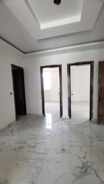 Room in 3 BHK Builder Floor at Knowledge Park V Greater Noida – for Sale