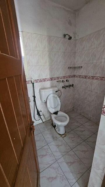 Bathroom in 3 BHK Apartment at Sarita Vihar Pocket-C RWA, Sarita Vihar – for Rent