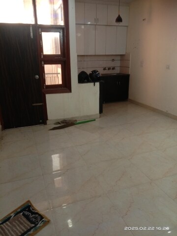Room in 2 BHK Builder Floor at Patel Nagar Society, Sector 15 – for Rent
