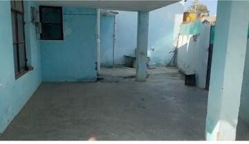 Parking in 3 BHK Villa at Jankipuram Extension – for Rent