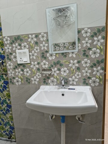 Bathroom in 2 BHK Builder Floor at Rajpur Road – for Rent