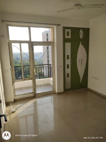 Room in 3 BHK Apartment at Gomti Nagar – for Rent