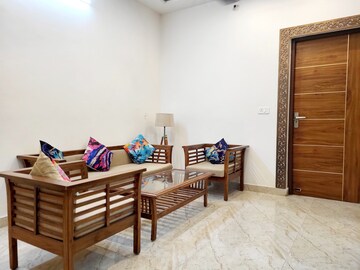 Bedroom in 2 BHK Builder Floor at Jakhan – for Rent