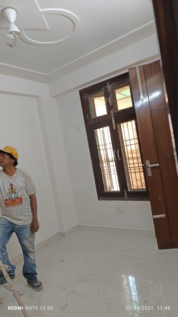 Room in 2 BHK Builder Floor at Vishwakarma Colony – for Sale
